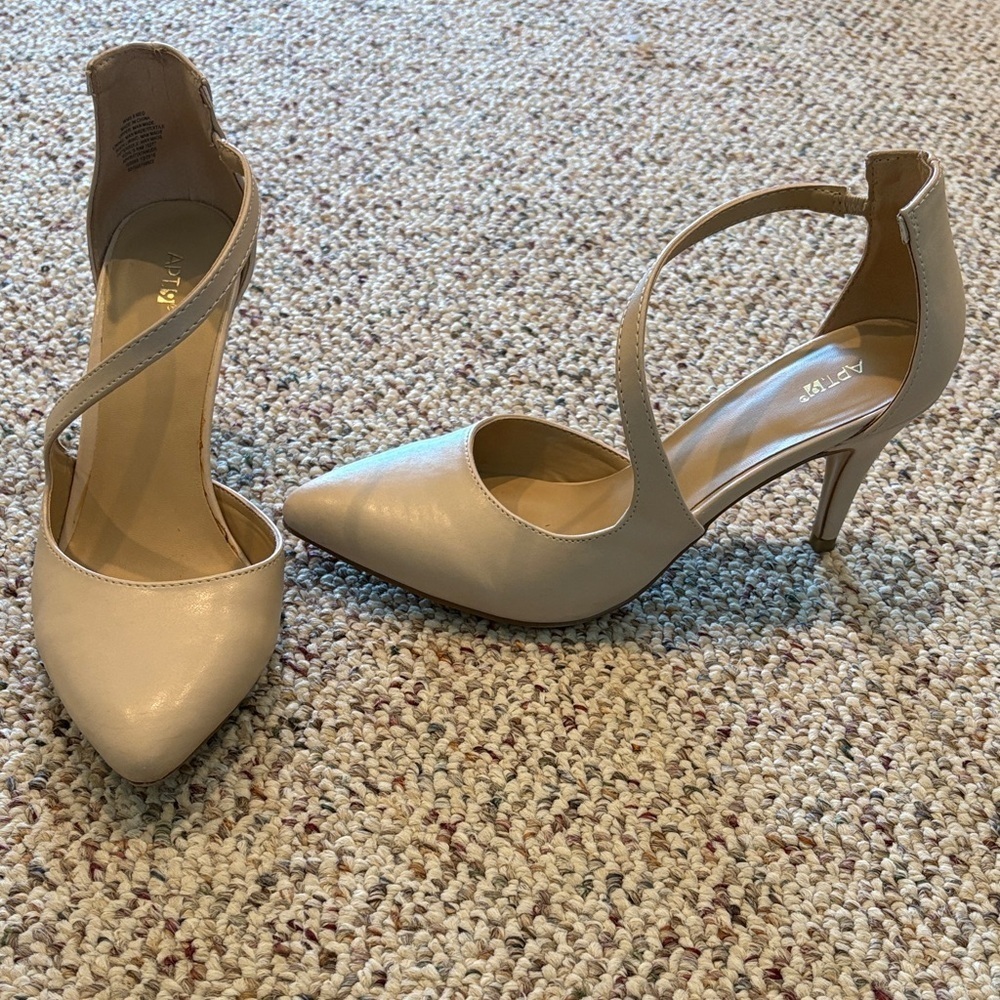 Apt 9 Elegant Beige Heels. Size 8